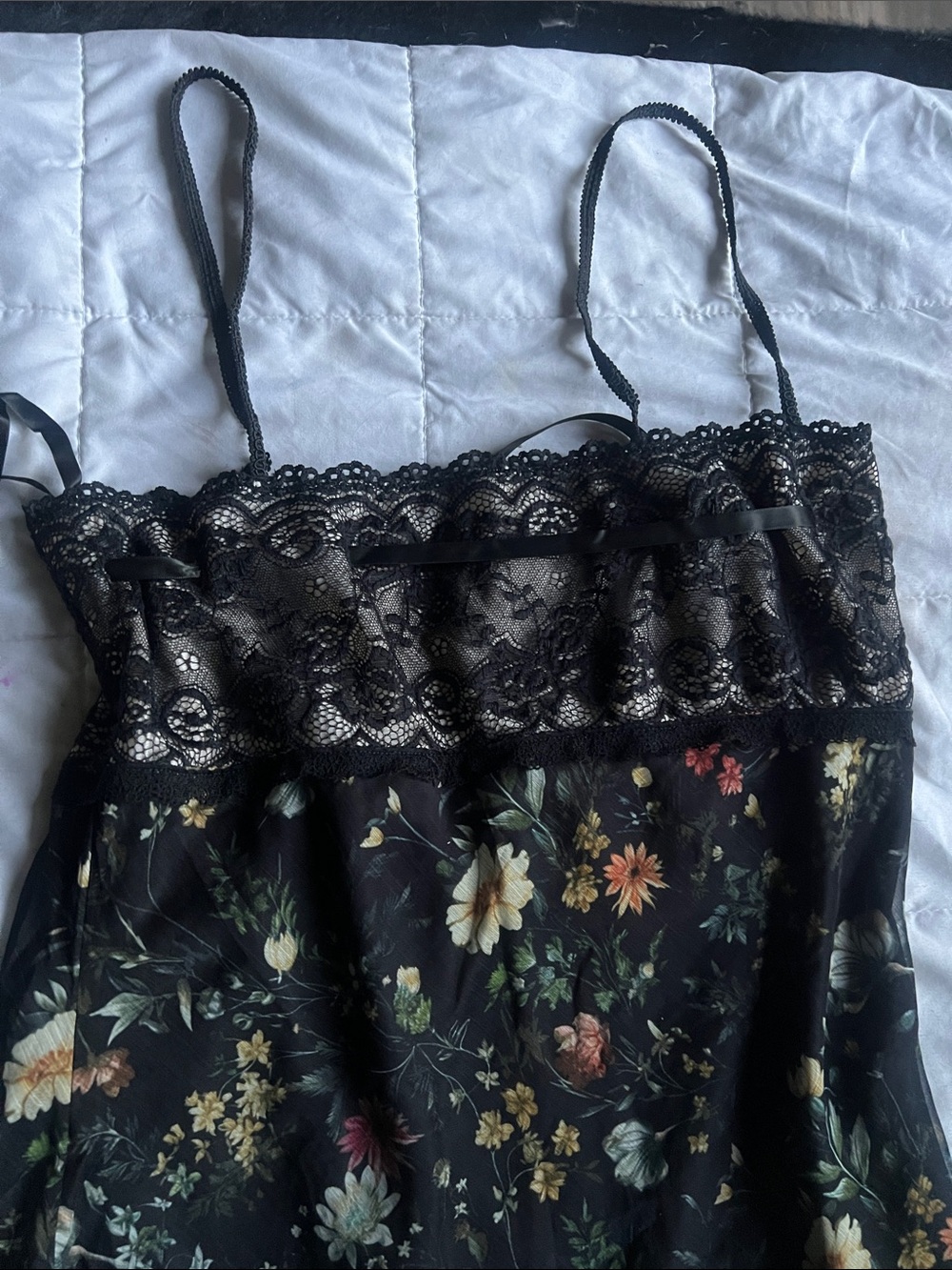 BLACK FLORAL LACE AND SHEER SLIP DRESS - Picture 3 of 4